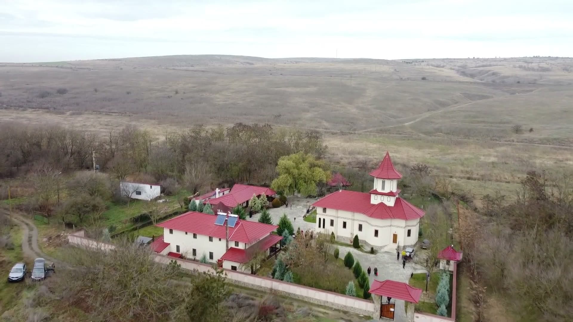Mănăstirea Sfinților Dionisie Exiguul și Efrem cel Nou, vedere aeriană — Dobrogea Centrală